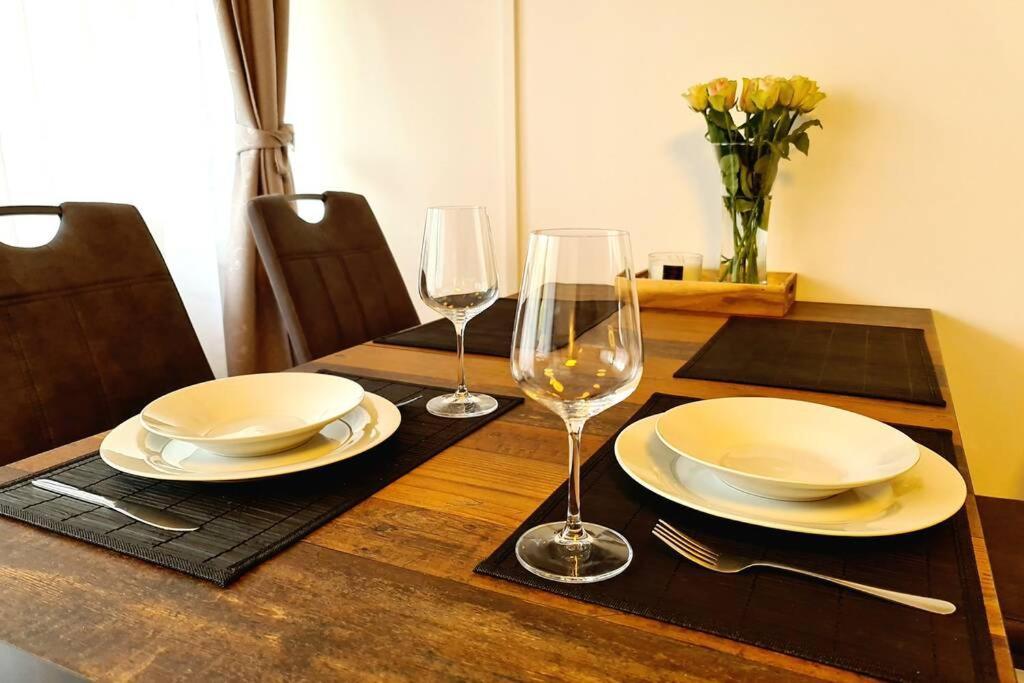 Rivulet 2 Bedroom Apartment Баден-Баден Екстериор снимка