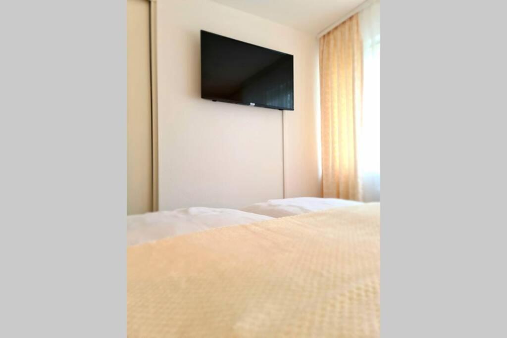 Rivulet 2 Bedroom Apartment Баден-Баден Екстериор снимка