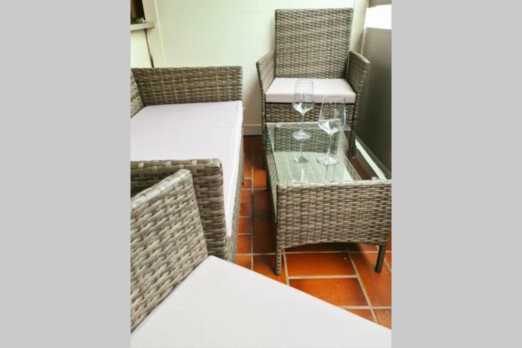 Rivulet 2 Bedroom Apartment Баден-Баден Екстериор снимка