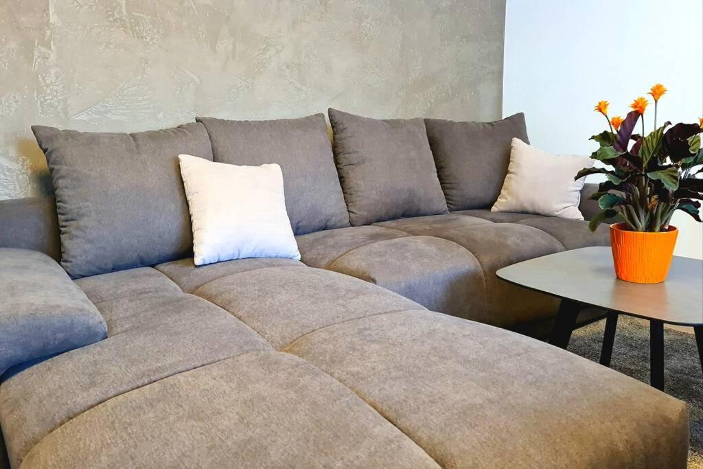 Rivulet 2 Bedroom Apartment Баден-Баден Екстериор снимка